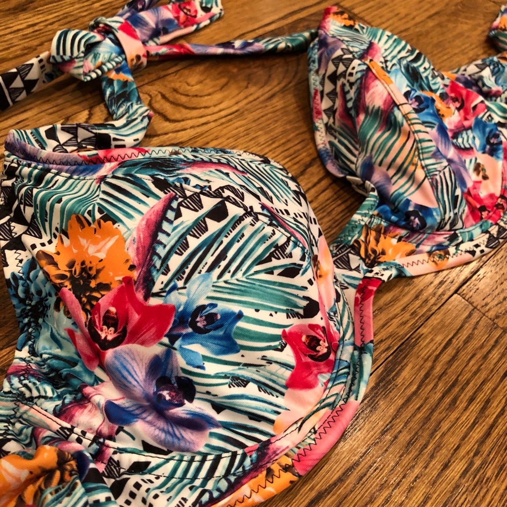 ☀️ Tropical Bikini Top